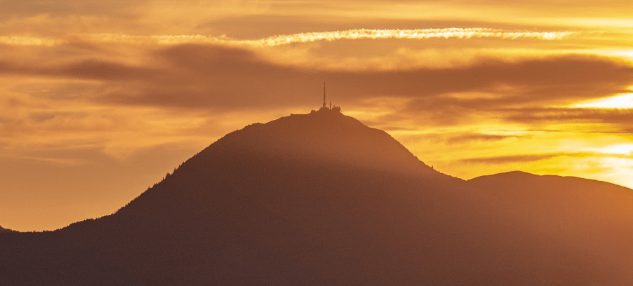 Accueil Coucher de soleil sur la Chaîne des Puys